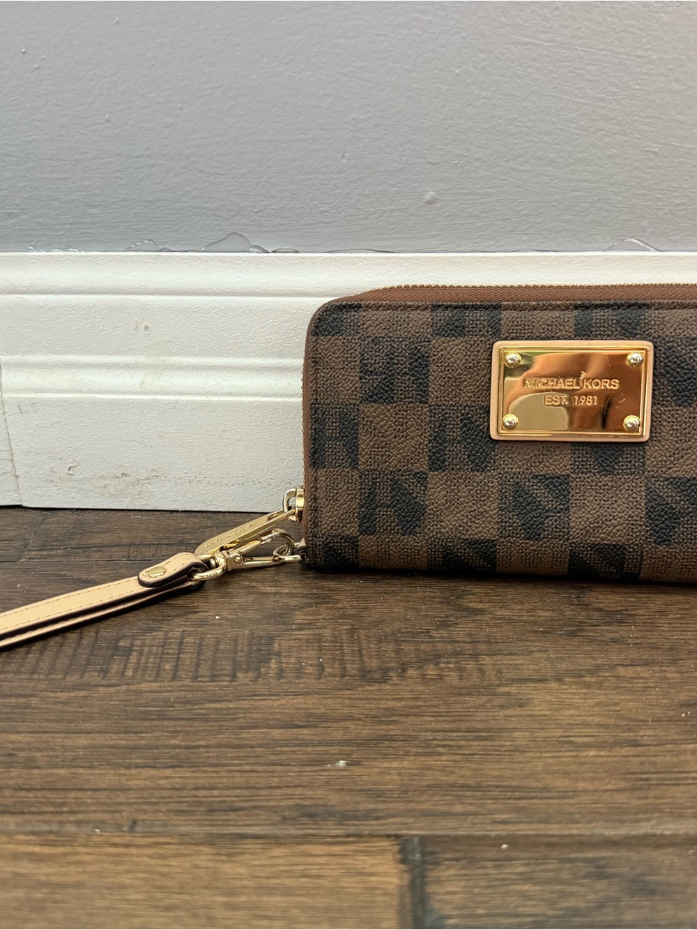 MICHAEL KORS Brown Signature Wristlet Wallet